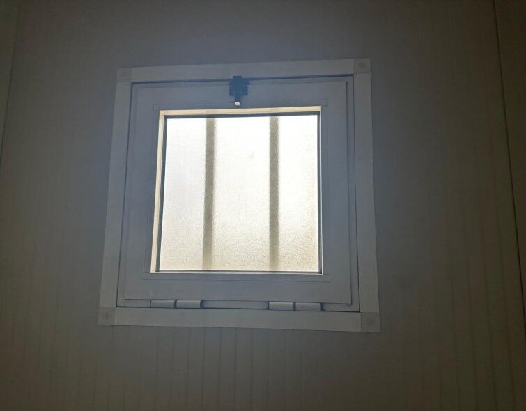 - BARAQUE DE CHANTIER